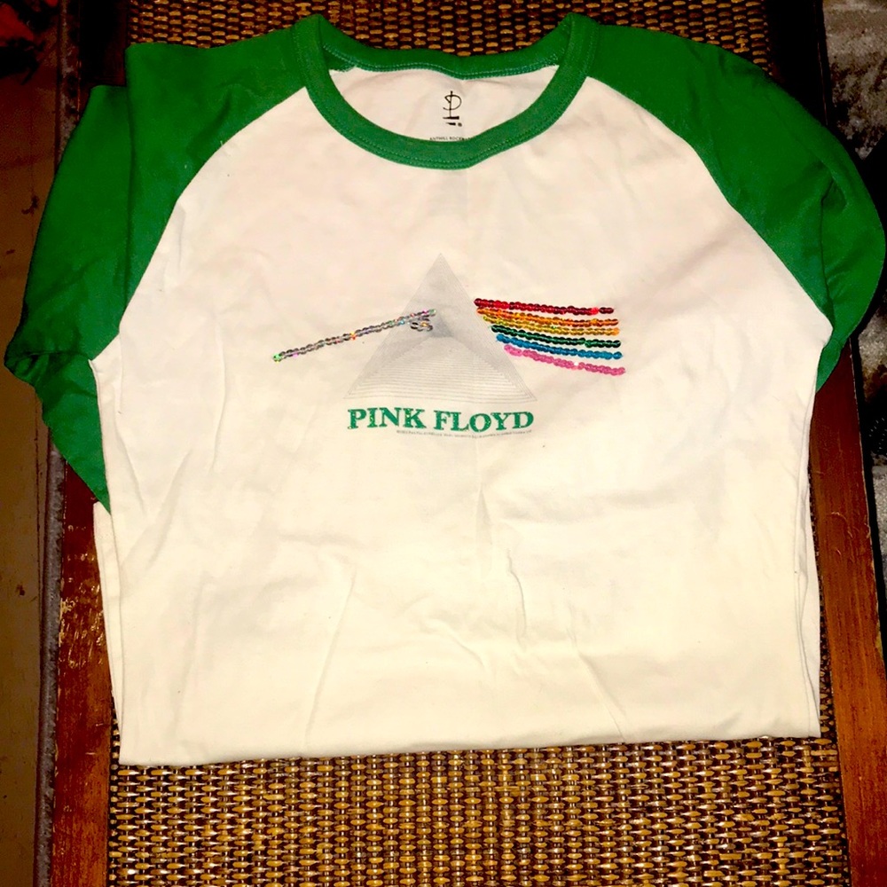 Tee Pink Floyd with sequins.